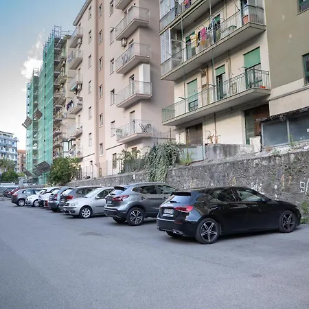 La Dolce - Private Parking Σαλέρνο